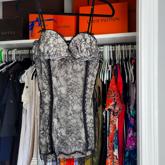 VS Lingerie - Picture 1 of 8